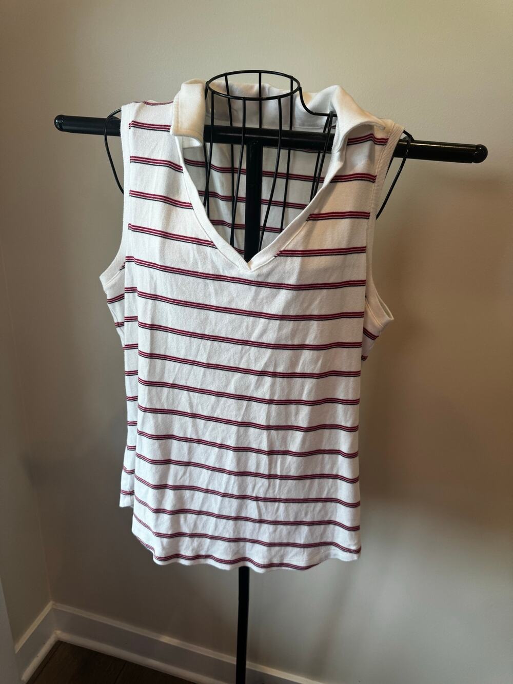 St. John's Bay Women's Large White Red Striped Sleeveless Polo Top Cotton